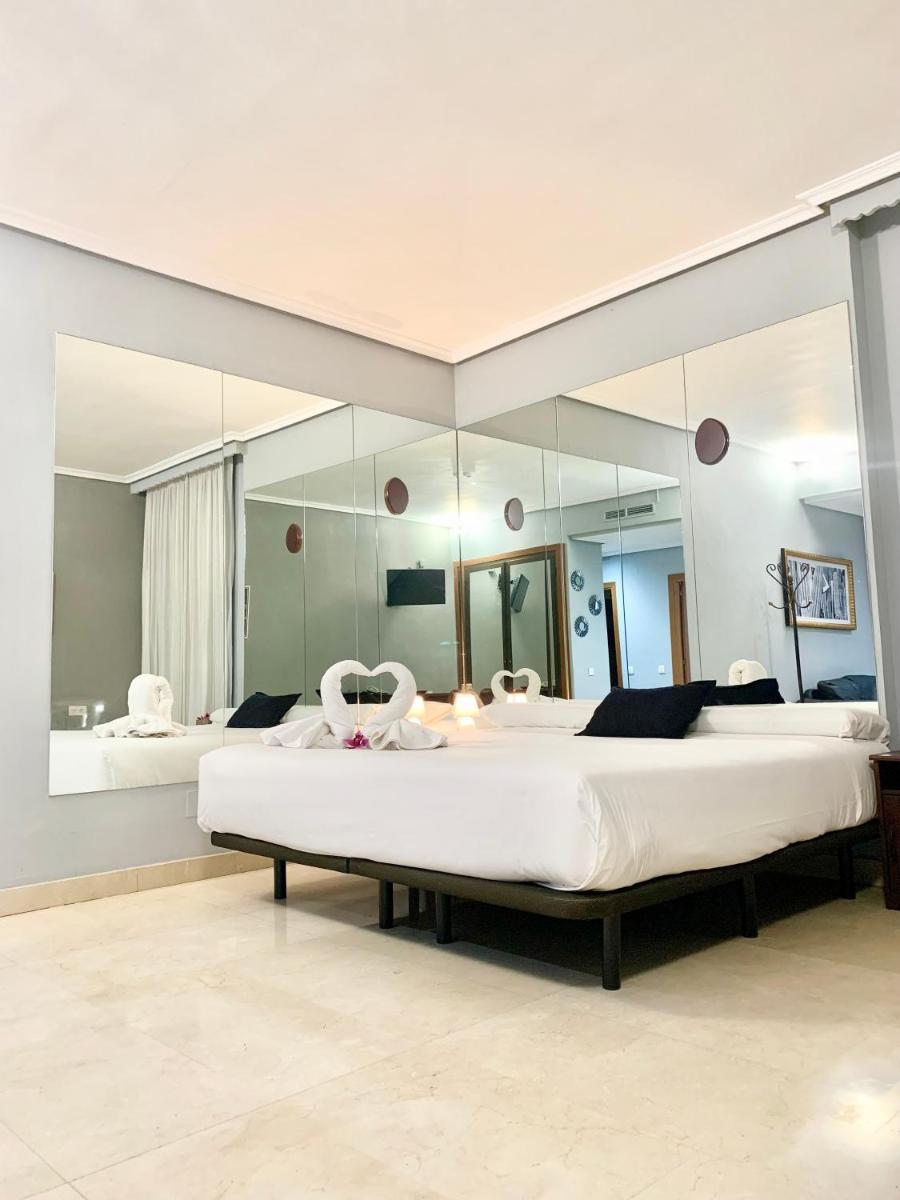 Hotel Humanes - Housity
