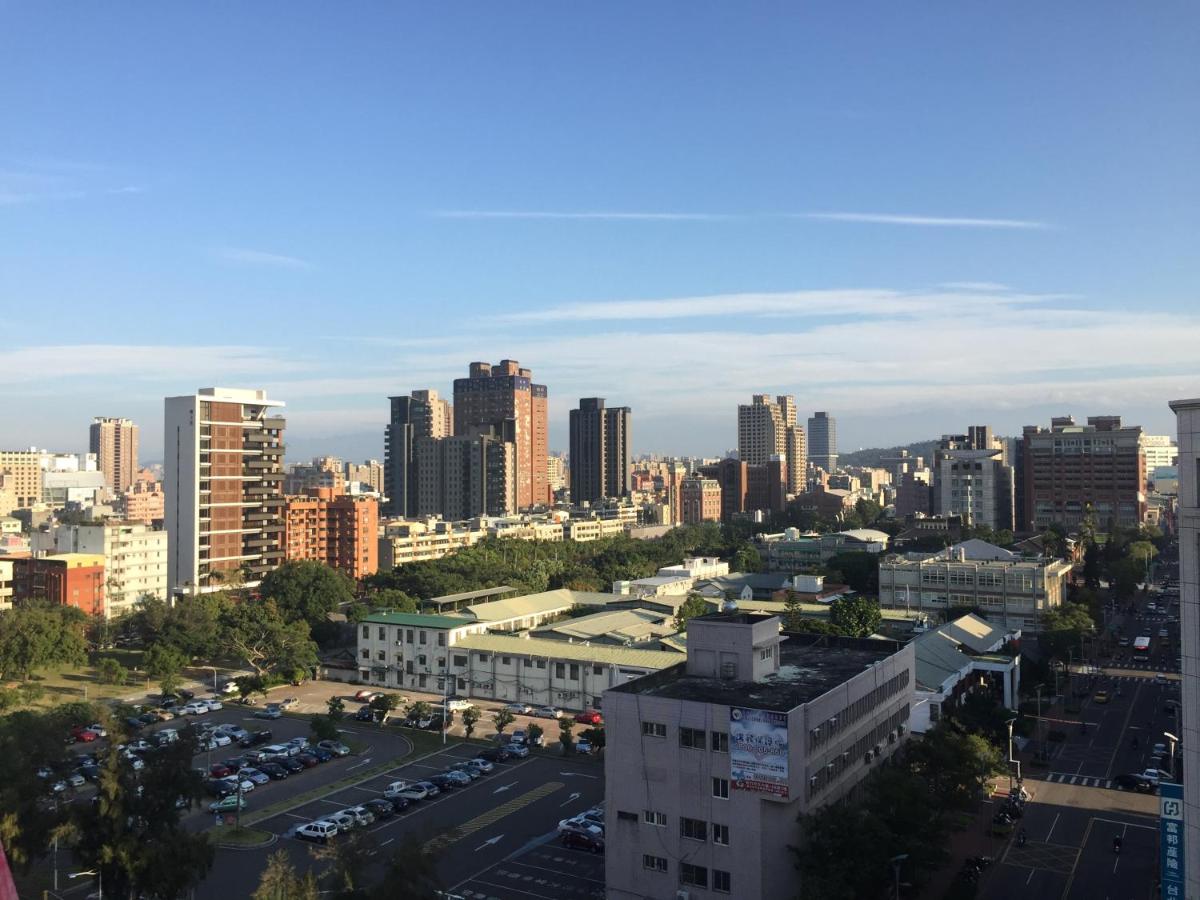 Berkeley Business Hotel Zhongzheng - Housity
