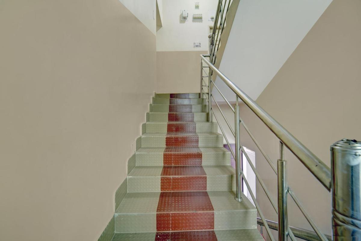 OYO Flagship Hotel Shiva Tripti & Banquet Hall - Housity