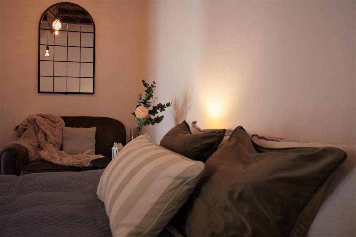 Ruti's House - Monolocale con travi a vista vicino Malpensa e Milano Rho Fiera - Housity