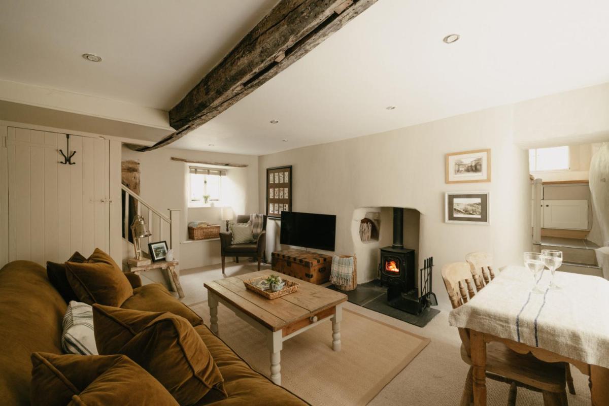 The Blue Cottage, amazing views and cosy interiors - Housity