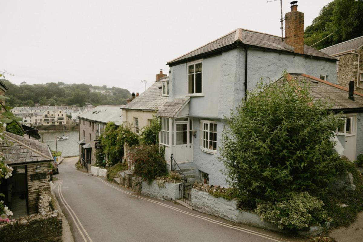 The Blue Cottage, amazing views and cosy interiors - Housity