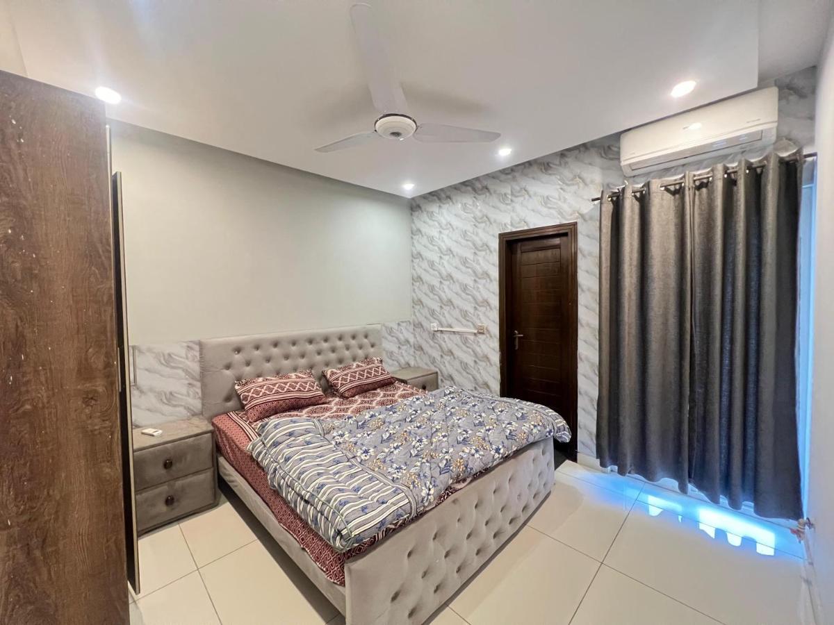 Comfort Hub Modern 2BR Apartments, prime location,Netflix WiFi - Hizvo