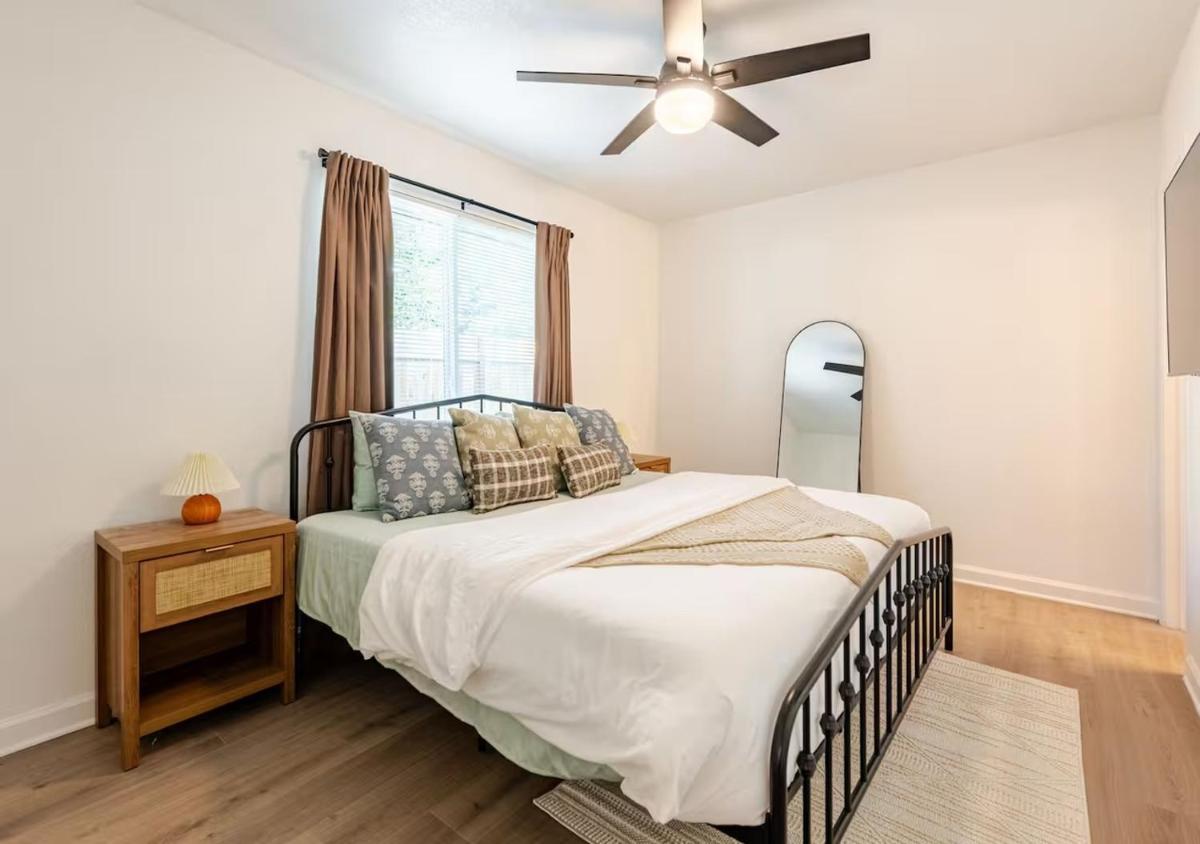 7 min to Brushy Creek Retreat 3BR with Office - Housity