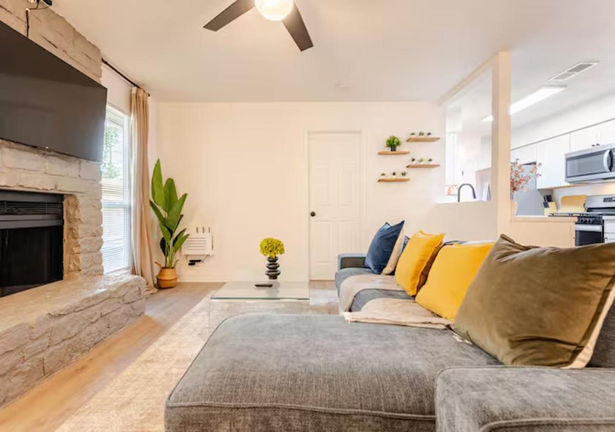 7 min to Brushy Creek Retreat 3BR with Office - Housity