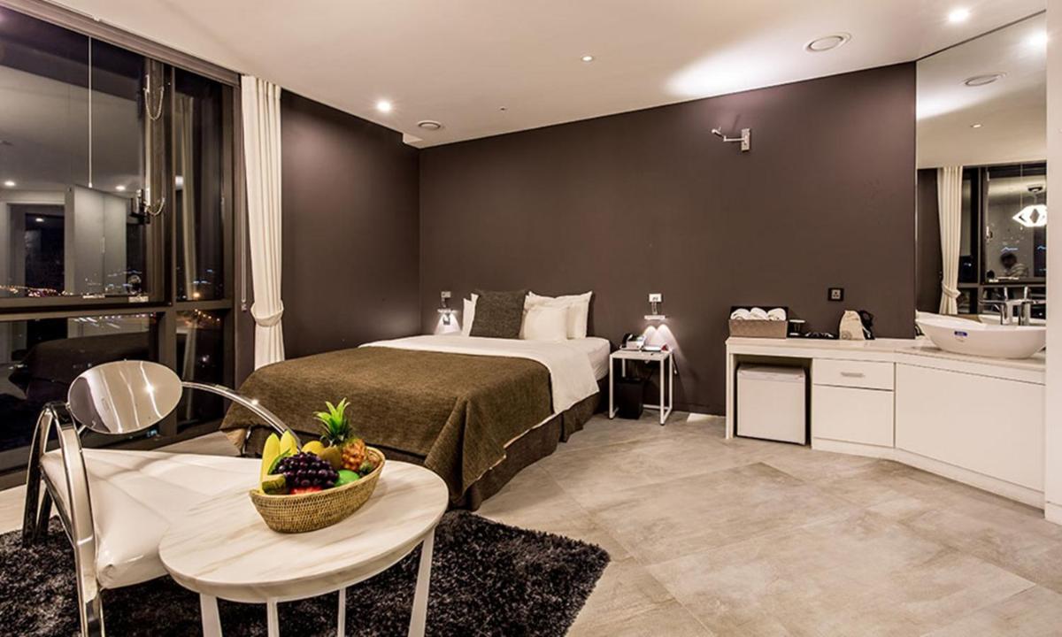 Hotel The May - Housity