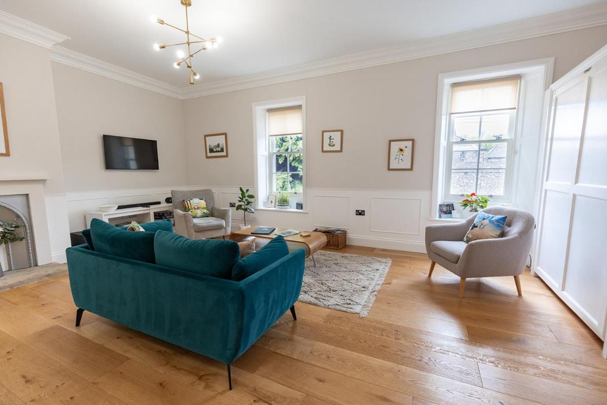 SWALEDALE, OLD SCHOOL ROOMS - Luxury Apartment in Richmond, North Yorkshire - Housity