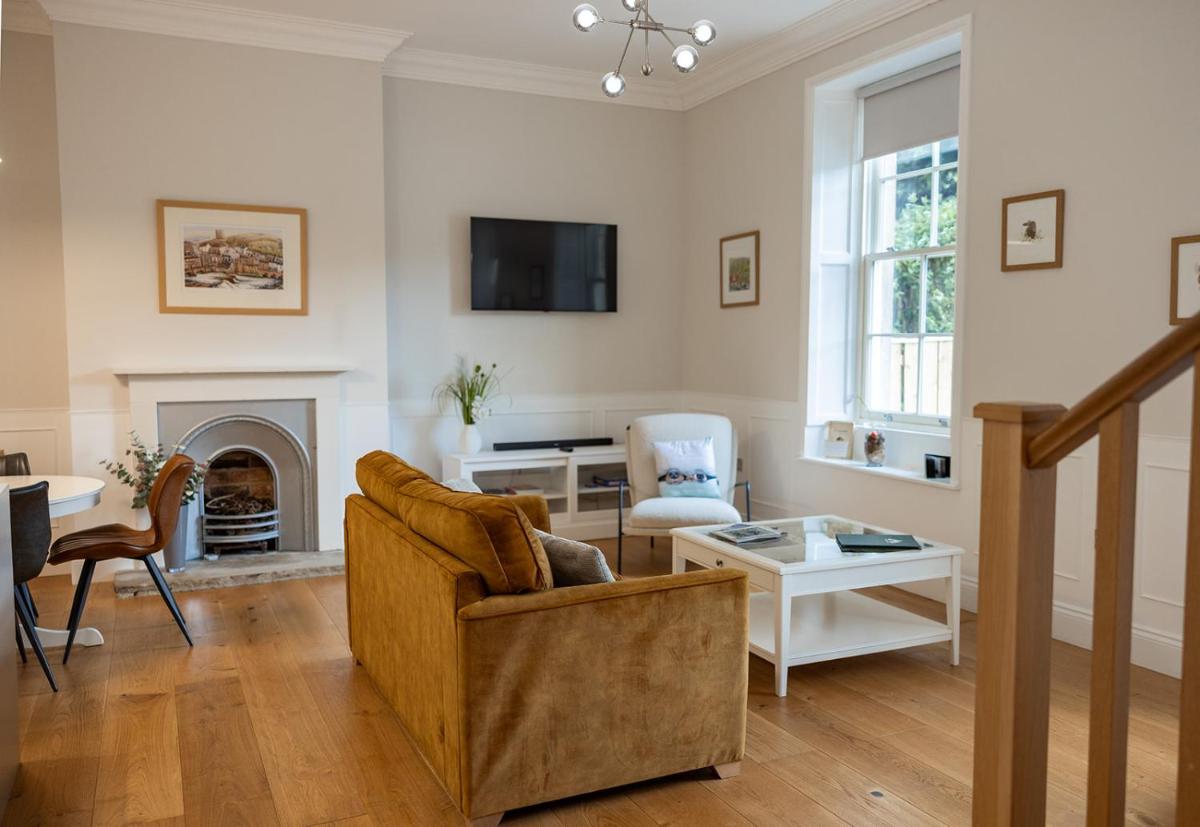 WENSLEYDALE, OLD SCHOOL ROOMS - Ground Floor Luxury Apartment in Richmond, North Yorkshire - Housity