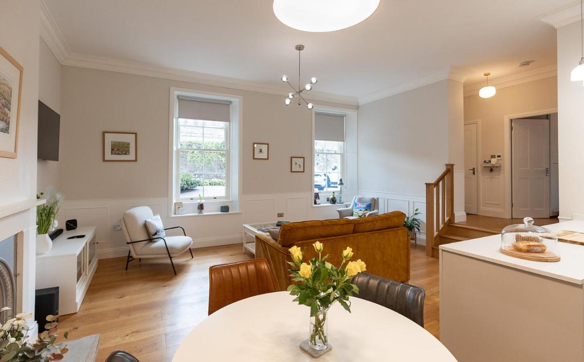 WENSLEYDALE, OLD SCHOOL ROOMS - Ground Floor Luxury Apartment in Richmond, North Yorkshire - Housity