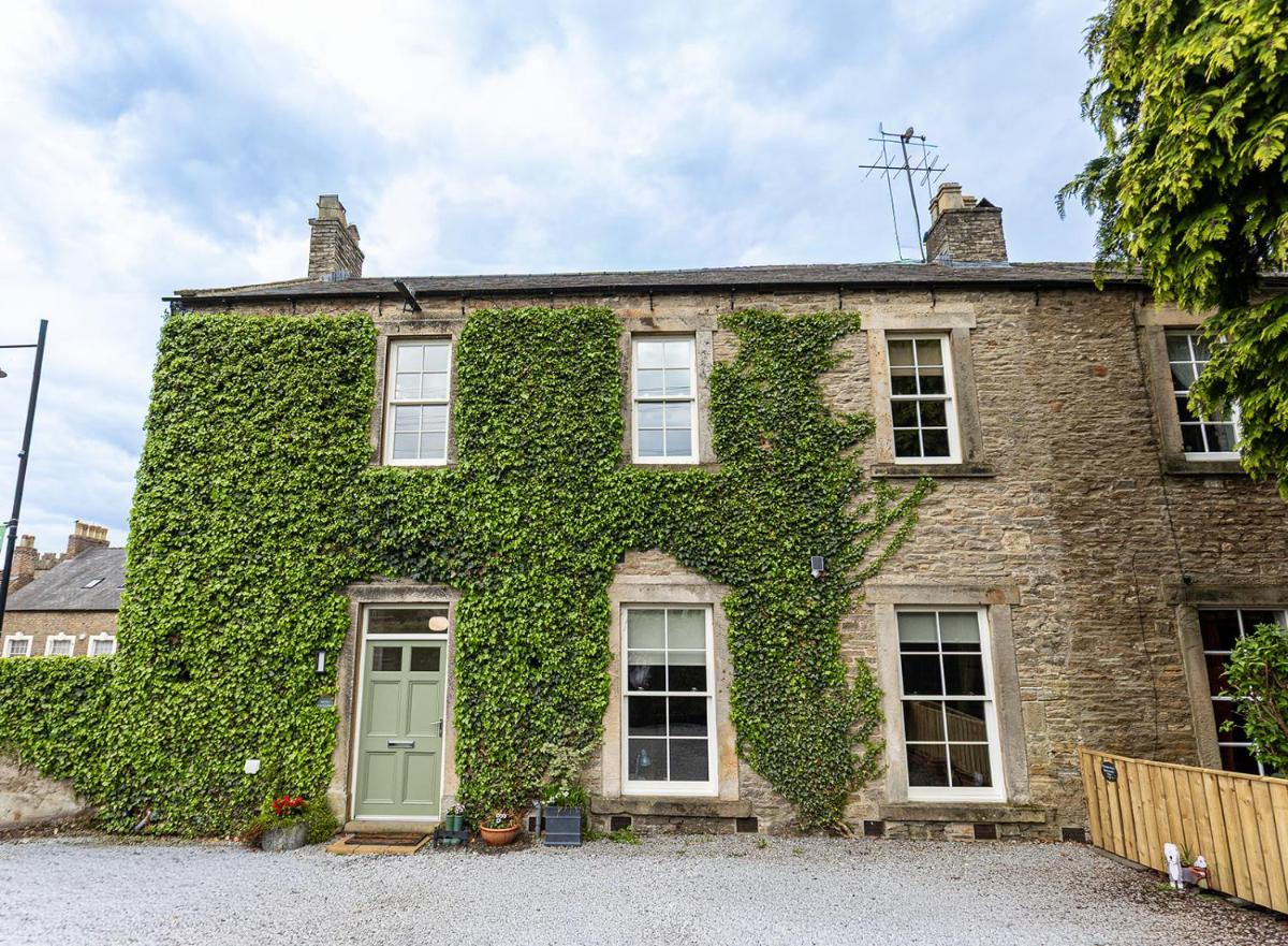 WENSLEYDALE, OLD SCHOOL ROOMS - Ground Floor Luxury Apartment in Richmond, North Yorkshire - Housity