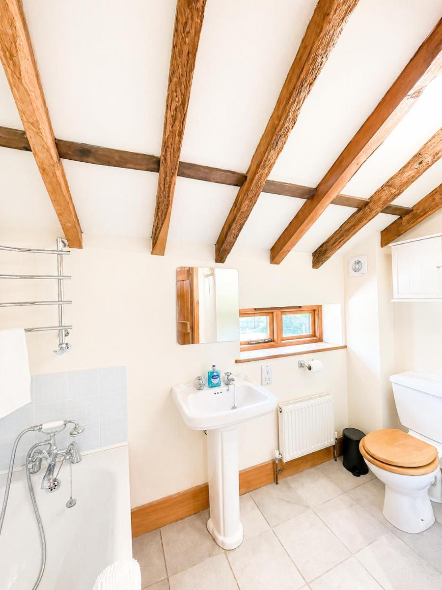 Coft Hall Barn - English Countryside Retreat - Housity