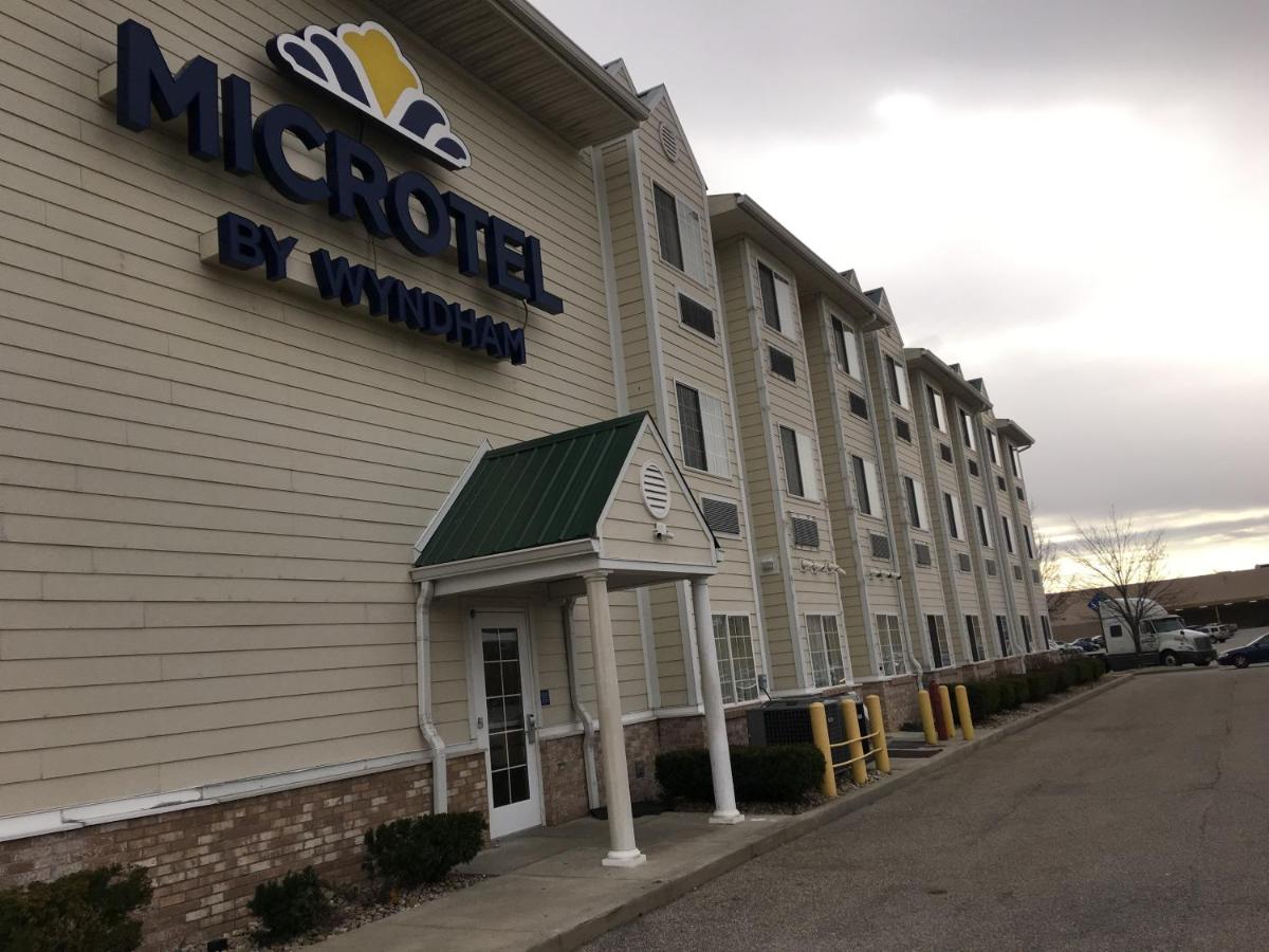 Microtel Inn & Suites by Wyndham Indianapolis Airport - Housity