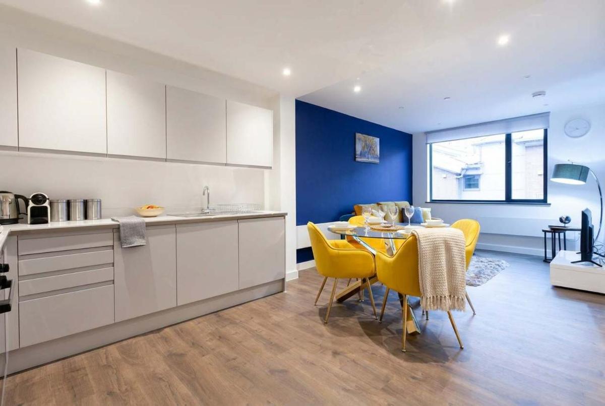 Contemporary 1 Bedroom Apartment in Manchester City Centre - Housity