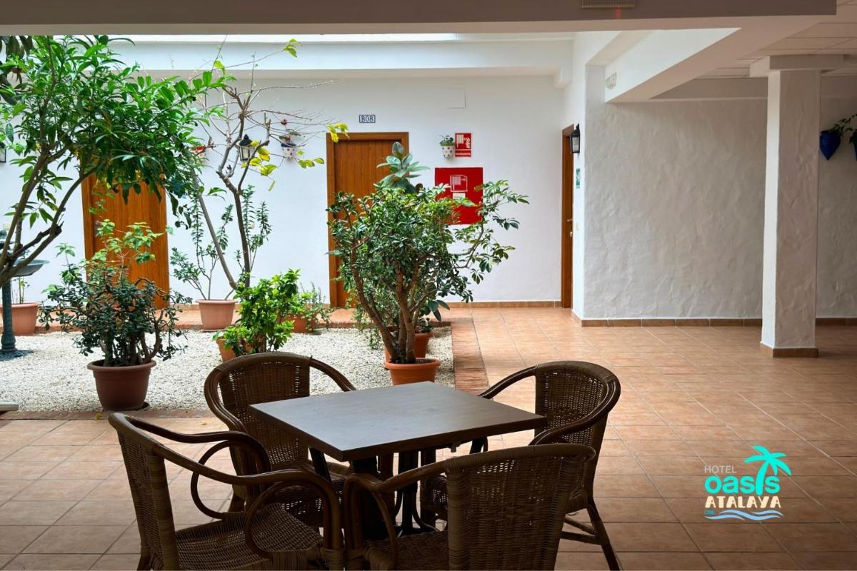 Hotel Oasis Atalaya - Housity