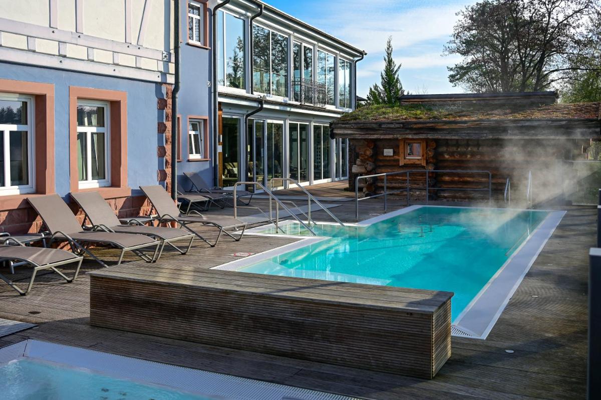 Seehotel Niedernberg - Das Dorf am See - Housity