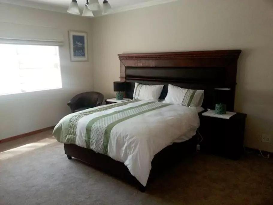 Suitetrails - Spacious Garden Cottage