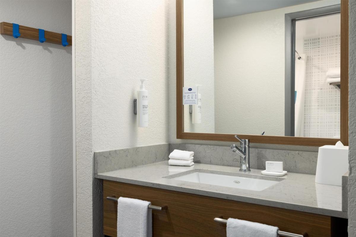 Hampton Inn Washington-Dulles International Airport South - Housity