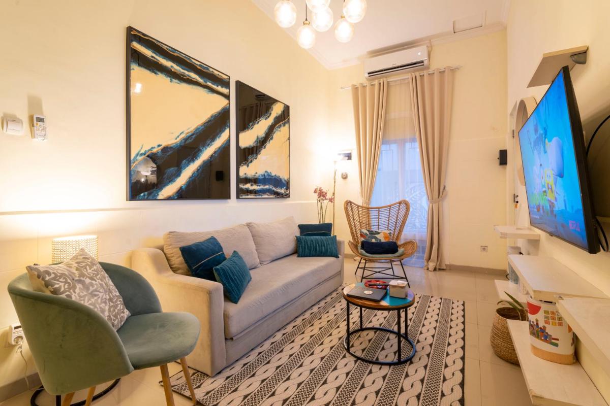 3 Kamar Villa dekat Pakuwon Mall Jogja 9 Tamu, Siji Gempol - Hizvo