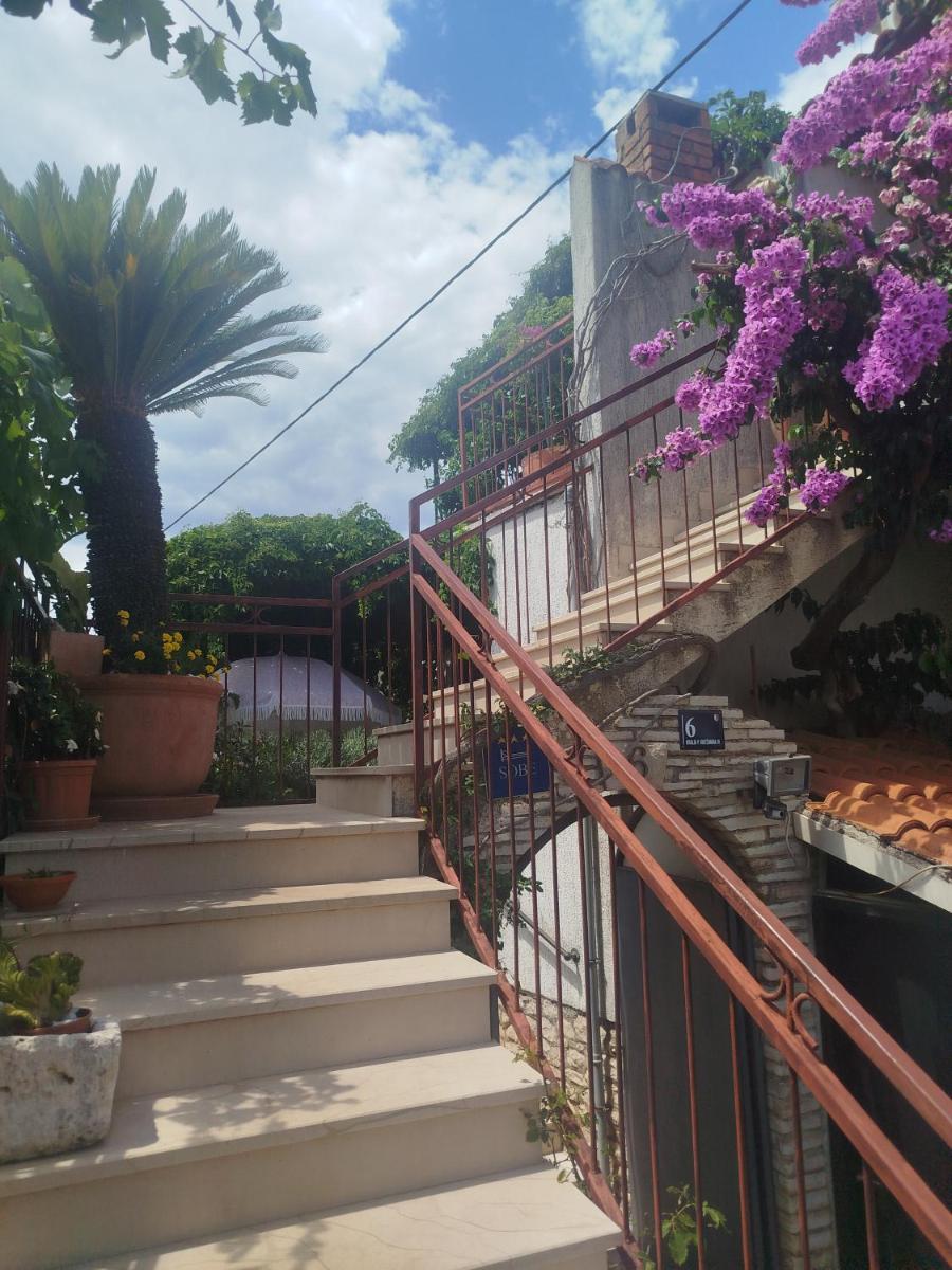ROOMS LUCE 1 & SUPETAR - Housity