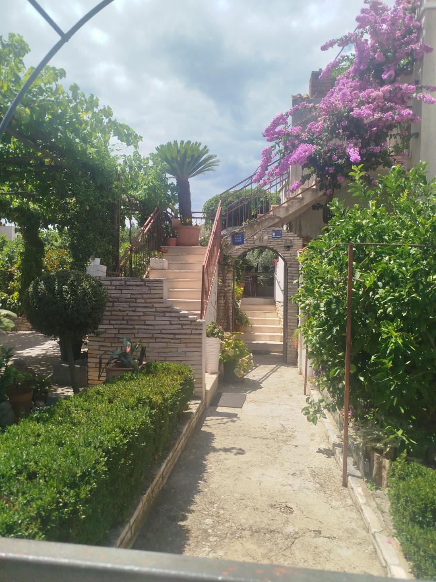 ROOMS LUCE 1 & SUPETAR - Housity
