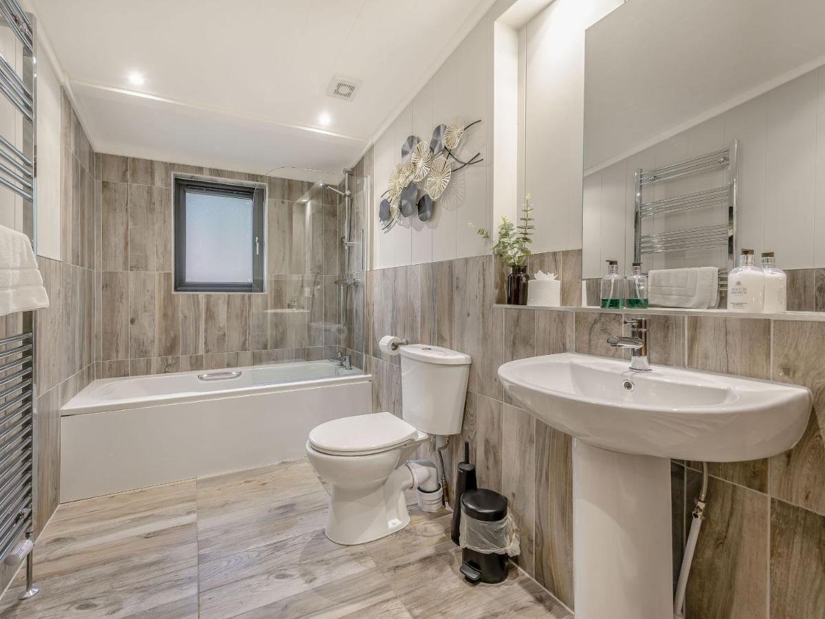 The Powys Lodge - Housity