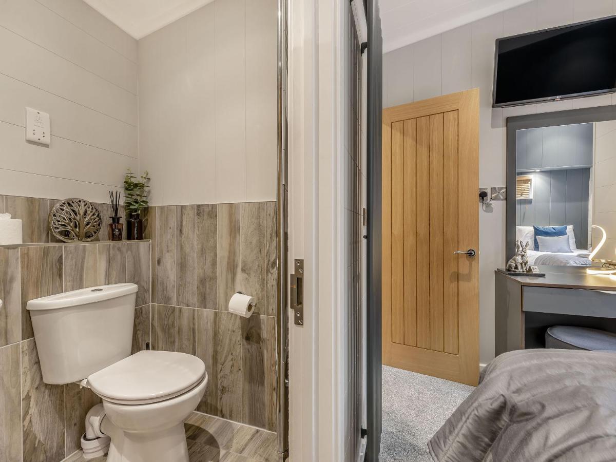 The Powys Lodge - Housity