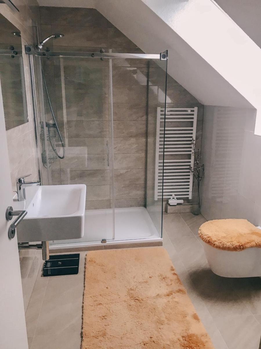 Creek House - Housity