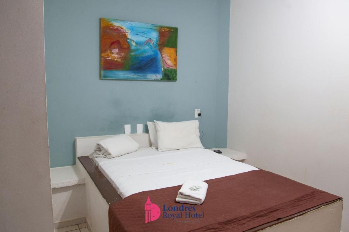 Londres Royal Hotel - Cama de alvenaria - Housity