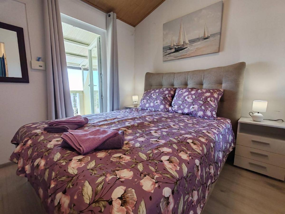 Apartments & Rooms Lo & Mar - Housity