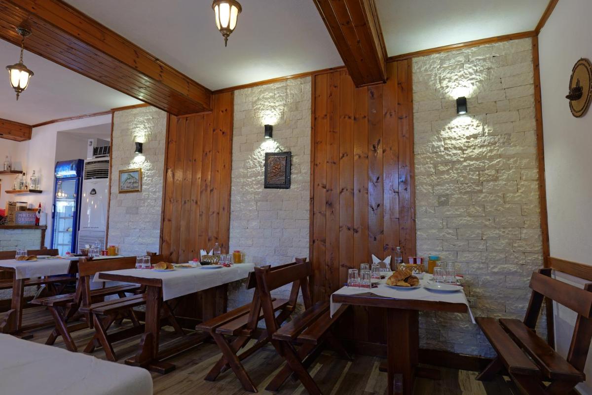 Hotel Demaj - Housity