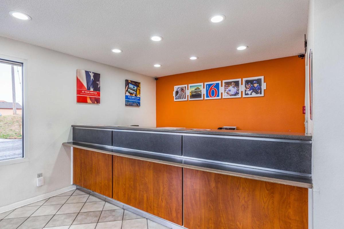 Suitetrails - Motel 6-Mount Vernon, IL