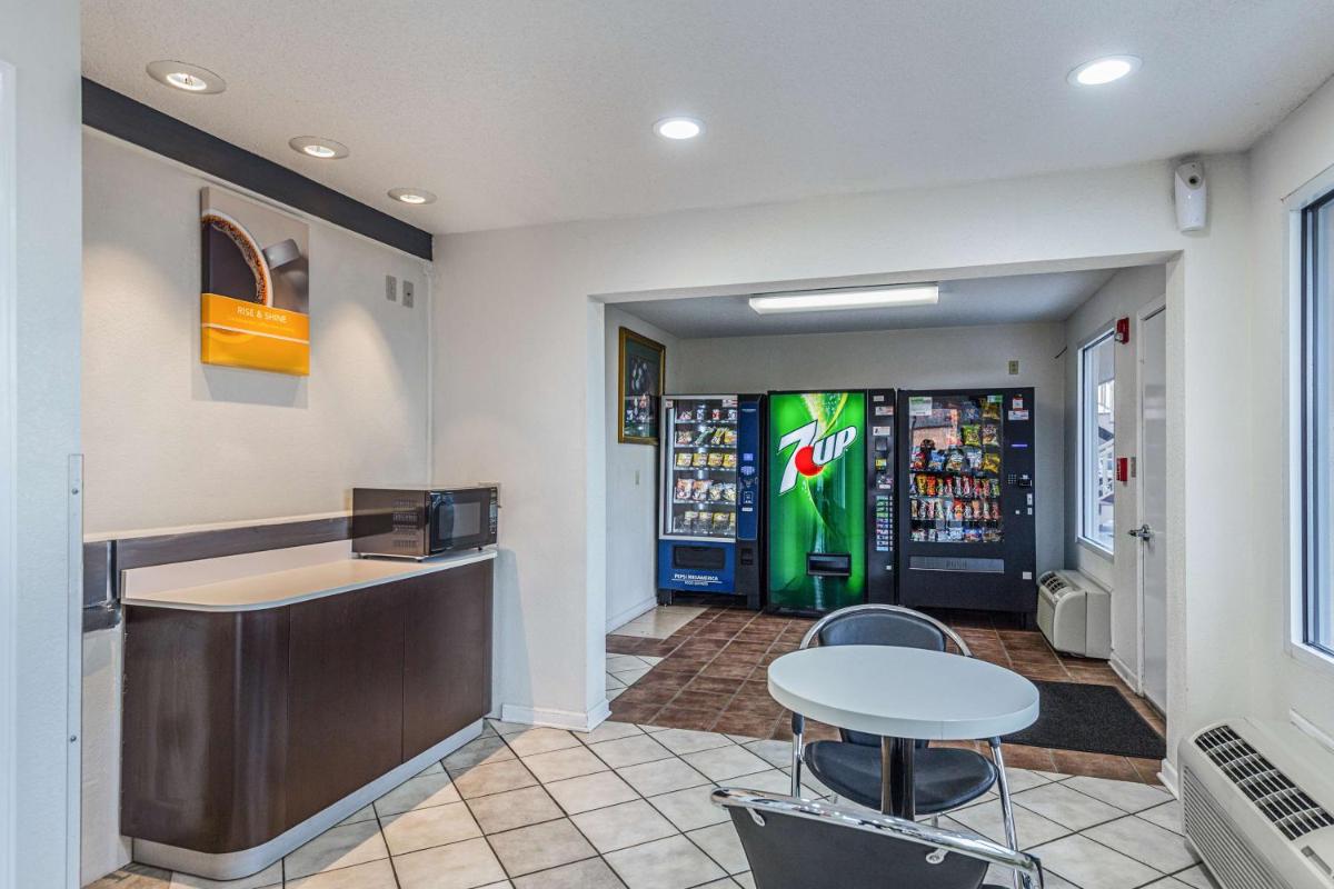 Suitetrails - Motel 6-Mount Vernon, IL