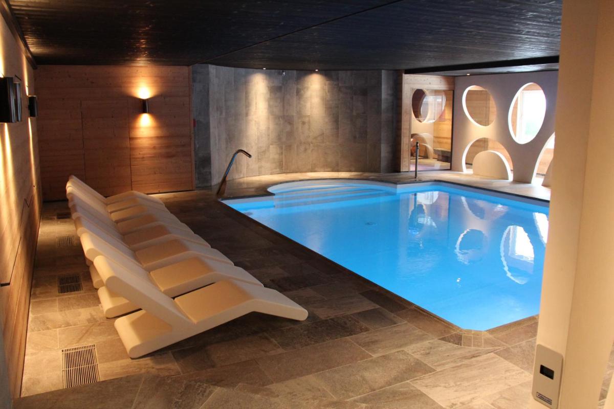 Piscine de l'établissement Hotel de la Jamagne & Spa ou située à proximité