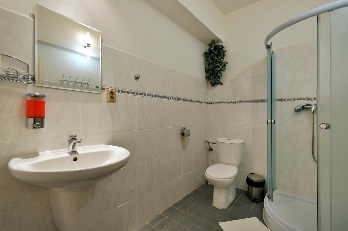 Hotel Kovarna - Housity