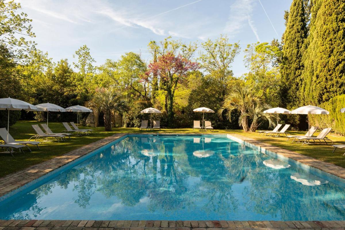 Piscine de l'établissement Hôtel - Restaurant & Spa La Magdeleine - Mathias Dandine ou située à proximité