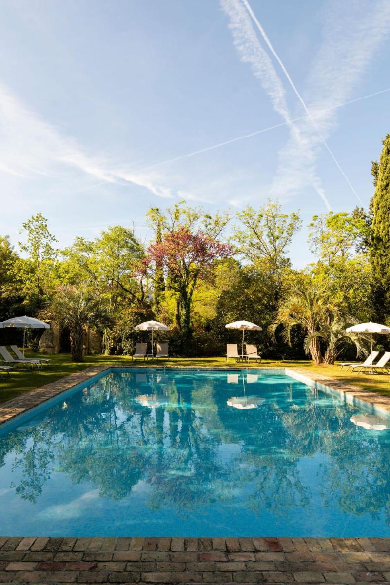 Piscine de l'établissement Hôtel - Restaurant & Spa La Magdeleine - Mathias Dandine ou située à proximité