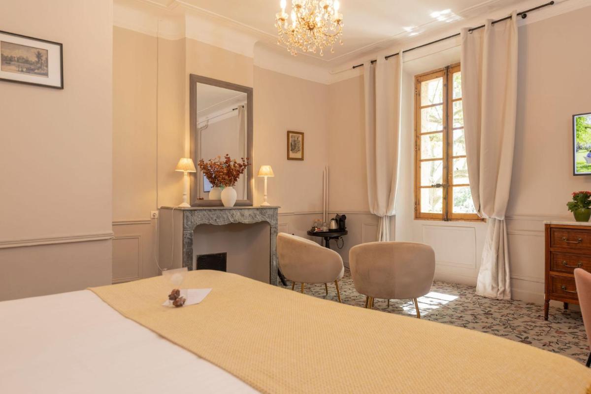 Un ou plusieurs lits dans un hébergement de l'établissement Hôtel - Restaurant & Spa La Magdeleine - Mathias Dandine