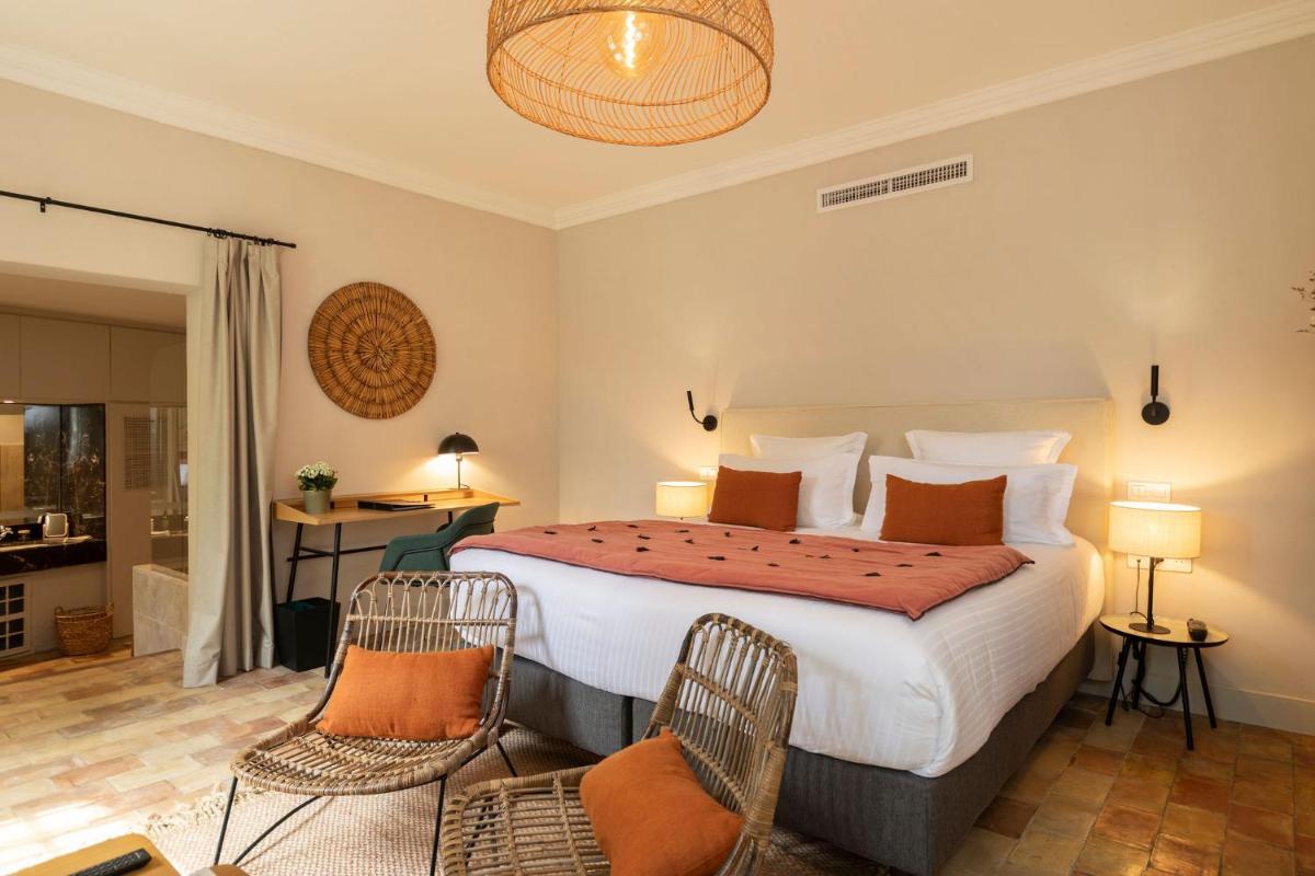 Un ou plusieurs lits dans un hébergement de l'établissement Hôtel - Restaurant & Spa La Magdeleine - Mathias Dandine