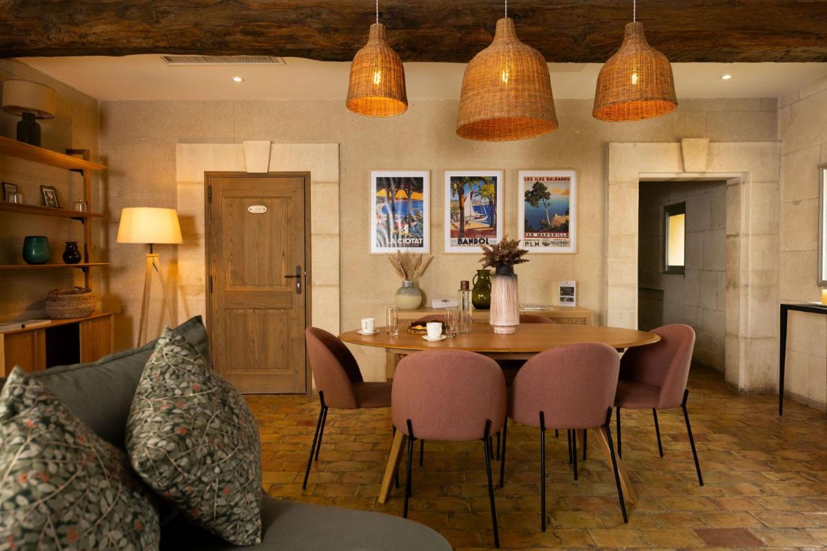 Coin salon dans l'établissement Hôtel - Restaurant & Spa La Magdeleine - Mathias Dandine