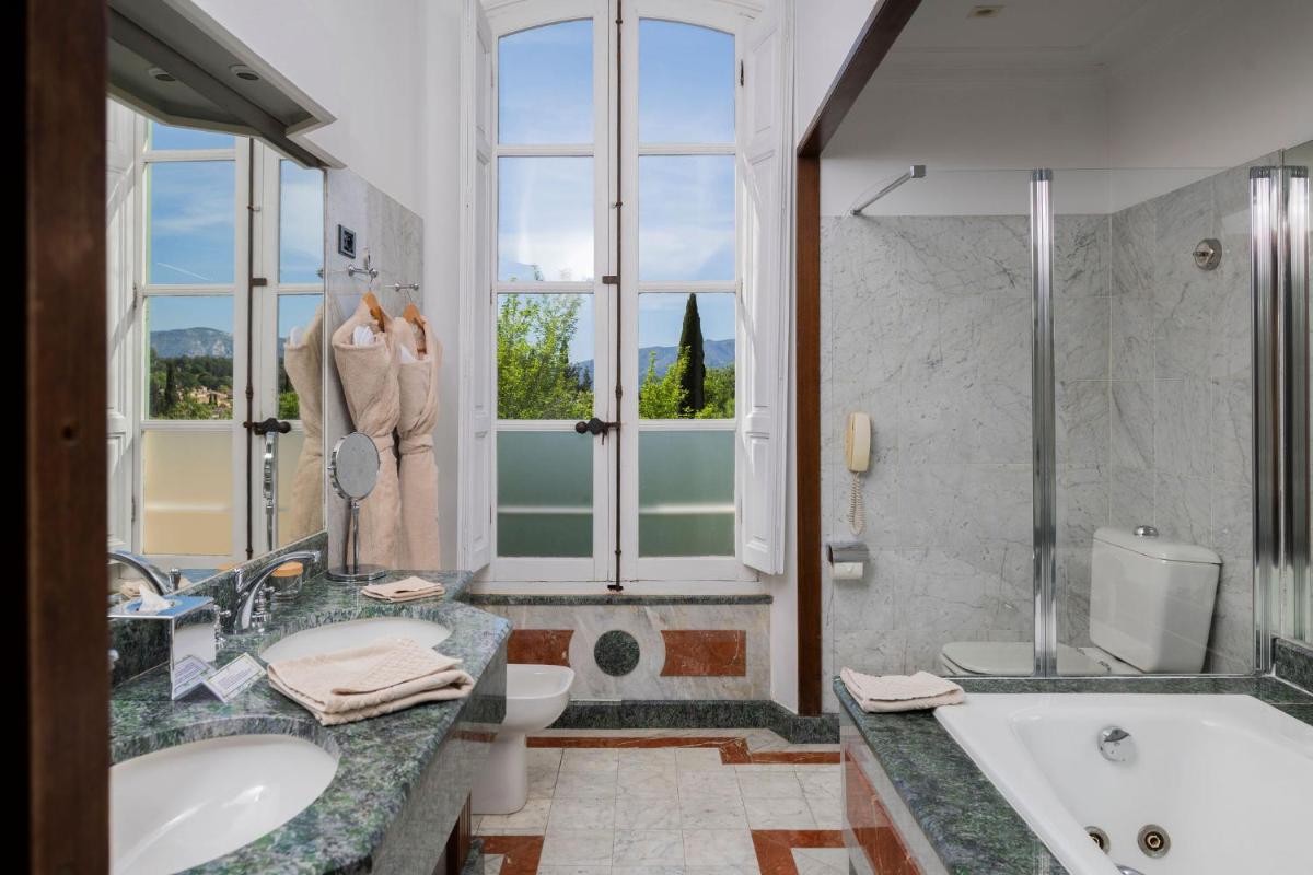 Salle de bains dans l'établissement Hôtel - Restaurant & Spa La Magdeleine - Mathias Dandine