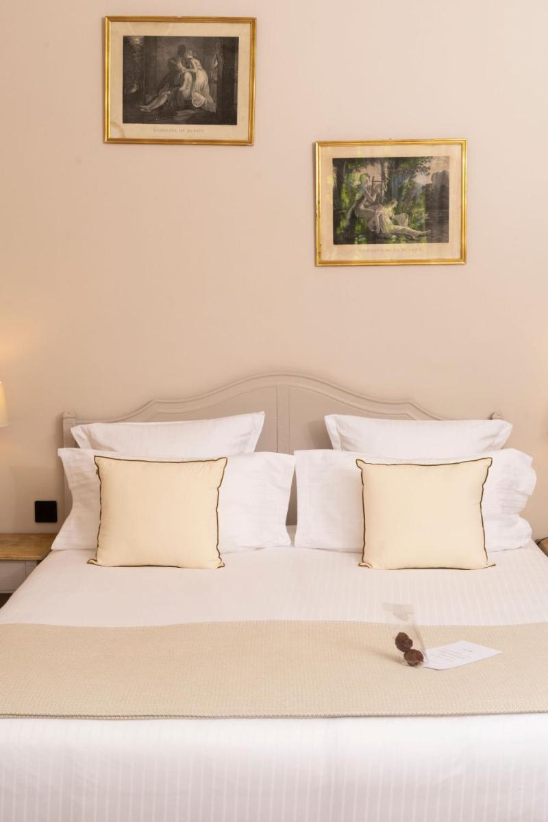Un ou plusieurs lits dans un hébergement de l'établissement Hôtel - Restaurant & Spa La Magdeleine - Mathias Dandine
