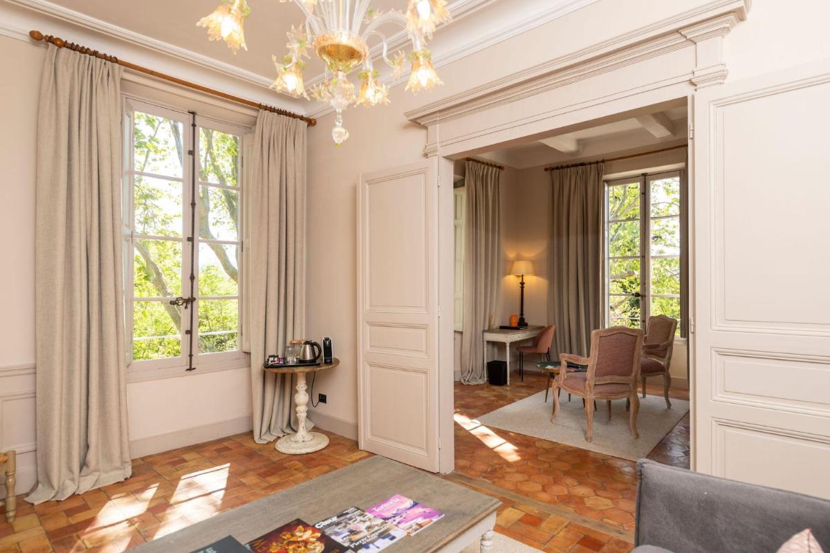 Coin salon dans l'établissement Hôtel - Restaurant & Spa La Magdeleine - Mathias Dandine