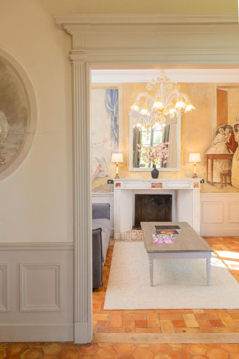 Coin salon dans l'établissement Hôtel - Restaurant & Spa La Magdeleine - Mathias Dandine
