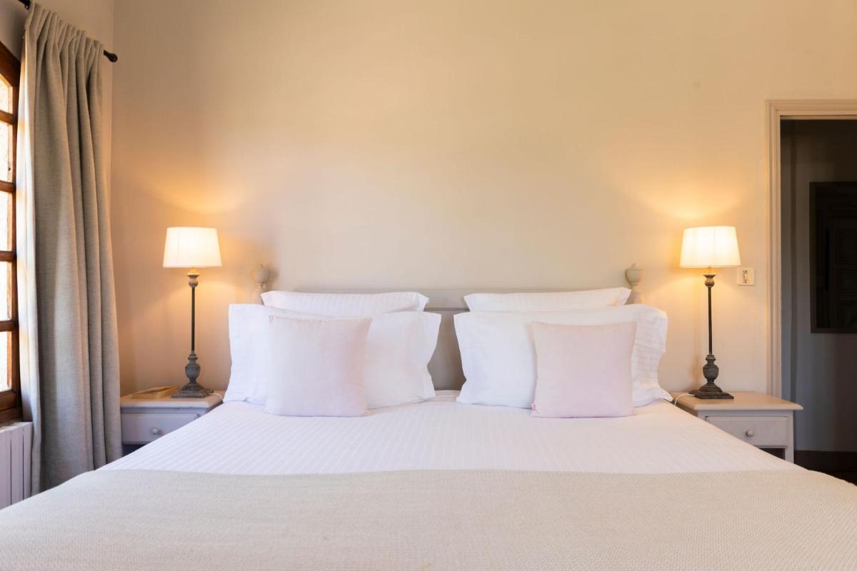 Un ou plusieurs lits dans un hébergement de l'établissement Hôtel - Restaurant & Spa La Magdeleine - Mathias Dandine