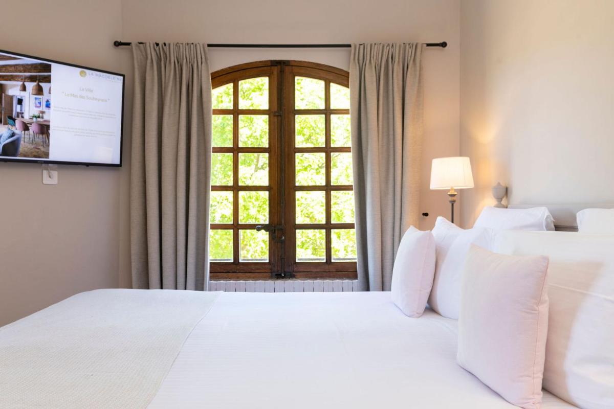 Un ou plusieurs lits dans un hébergement de l'établissement Hôtel - Restaurant & Spa La Magdeleine - Mathias Dandine