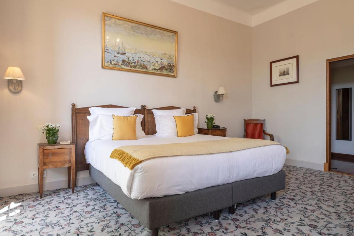 Un ou plusieurs lits dans un hébergement de l'établissement Hôtel - Restaurant & Spa La Magdeleine - Mathias Dandine