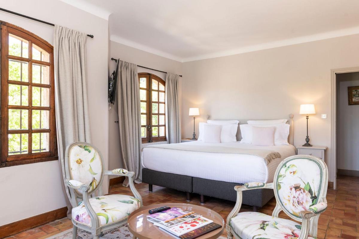 Un ou plusieurs lits dans un hébergement de l'établissement Hôtel - Restaurant & Spa La Magdeleine - Mathias Dandine