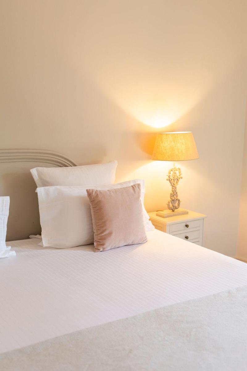 Un ou plusieurs lits dans un hébergement de l'établissement Hôtel - Restaurant & Spa La Magdeleine - Mathias Dandine