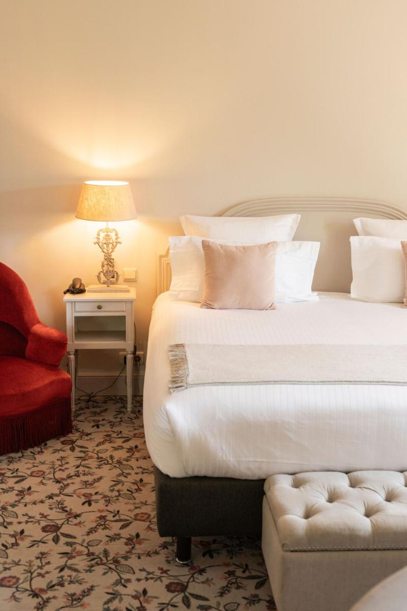 Un ou plusieurs lits dans un hébergement de l'établissement Hôtel - Restaurant & Spa La Magdeleine - Mathias Dandine