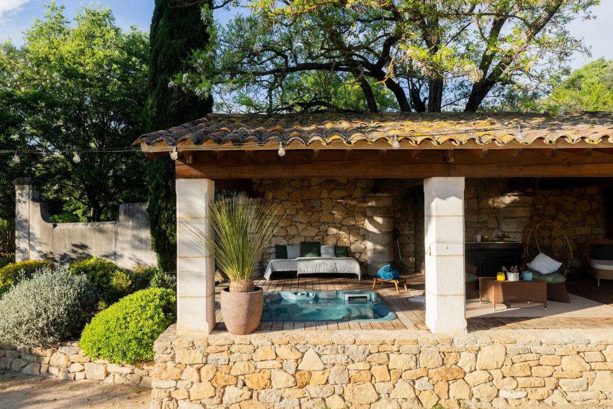 Piscine de l'établissement Hôtel - Restaurant & Spa La Magdeleine - Mathias Dandine ou située à proximité